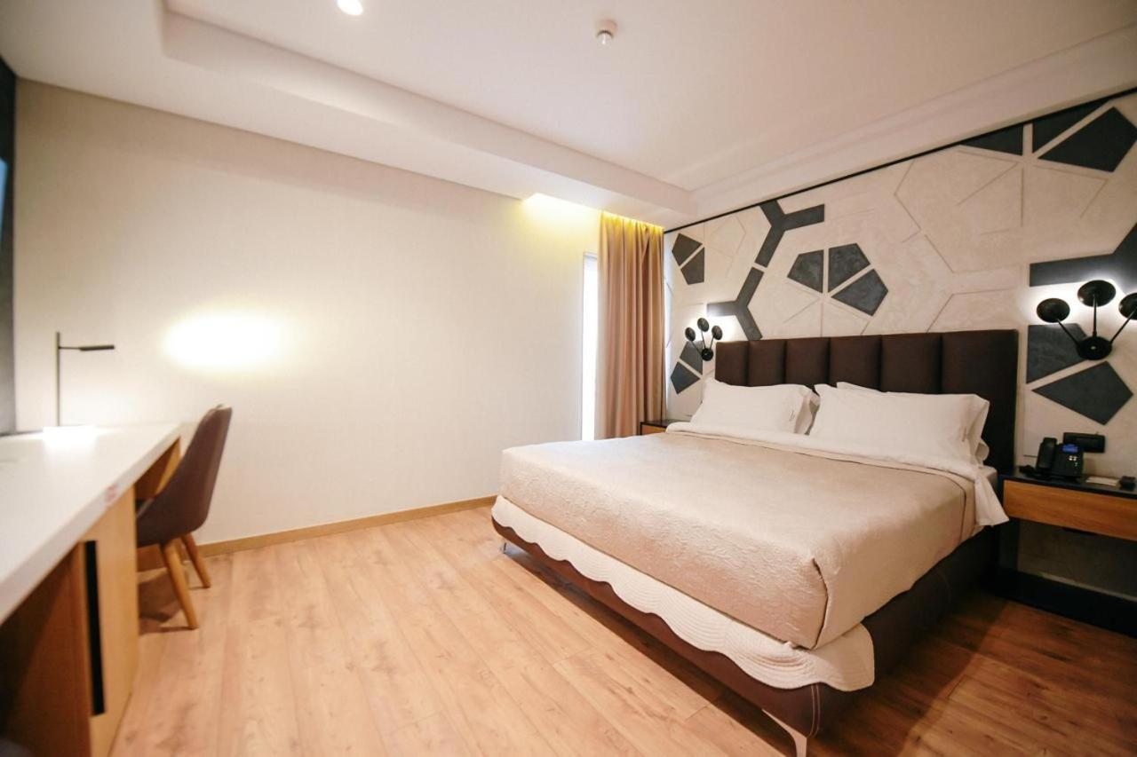 Richmond Hotel Корча Экстерьер фото