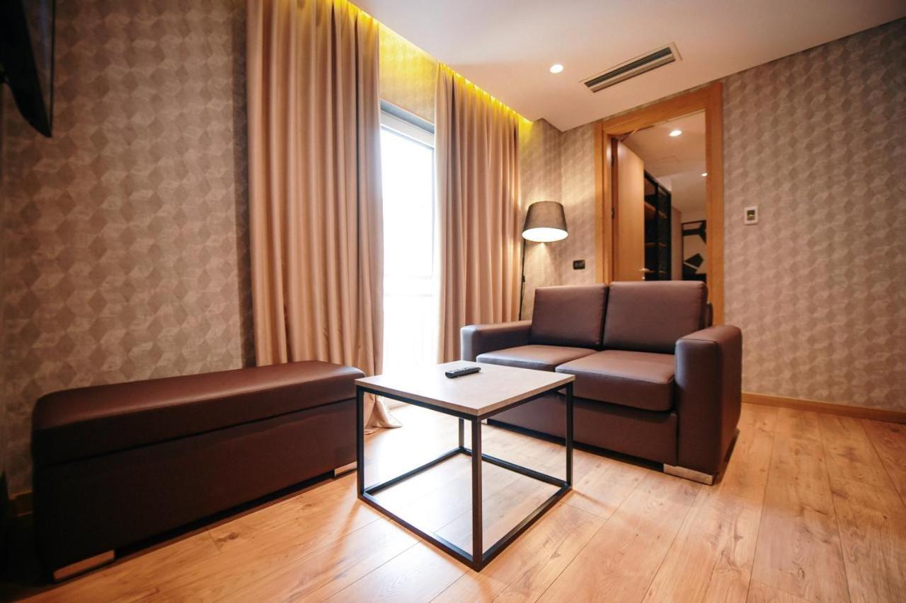 Richmond Hotel Корча Экстерьер фото
